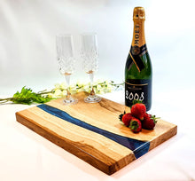 Load image into Gallery viewer, Epoxy Oak Serving Tray - Handcrafted, Blue-Purple Gradient with Bespoke Colour Options