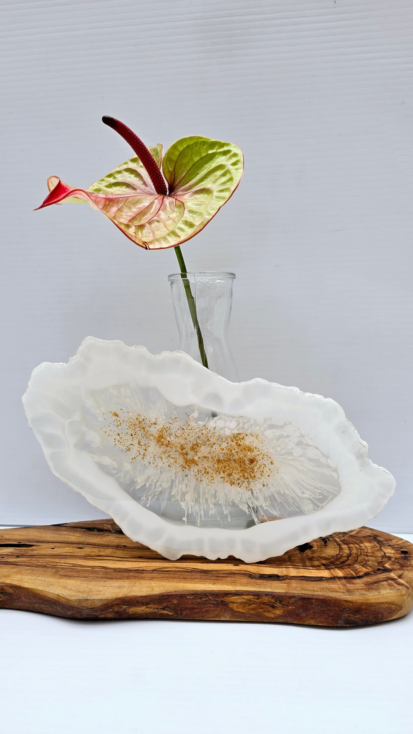 The Aurora Tray – Resin Elegance with Gold Accents