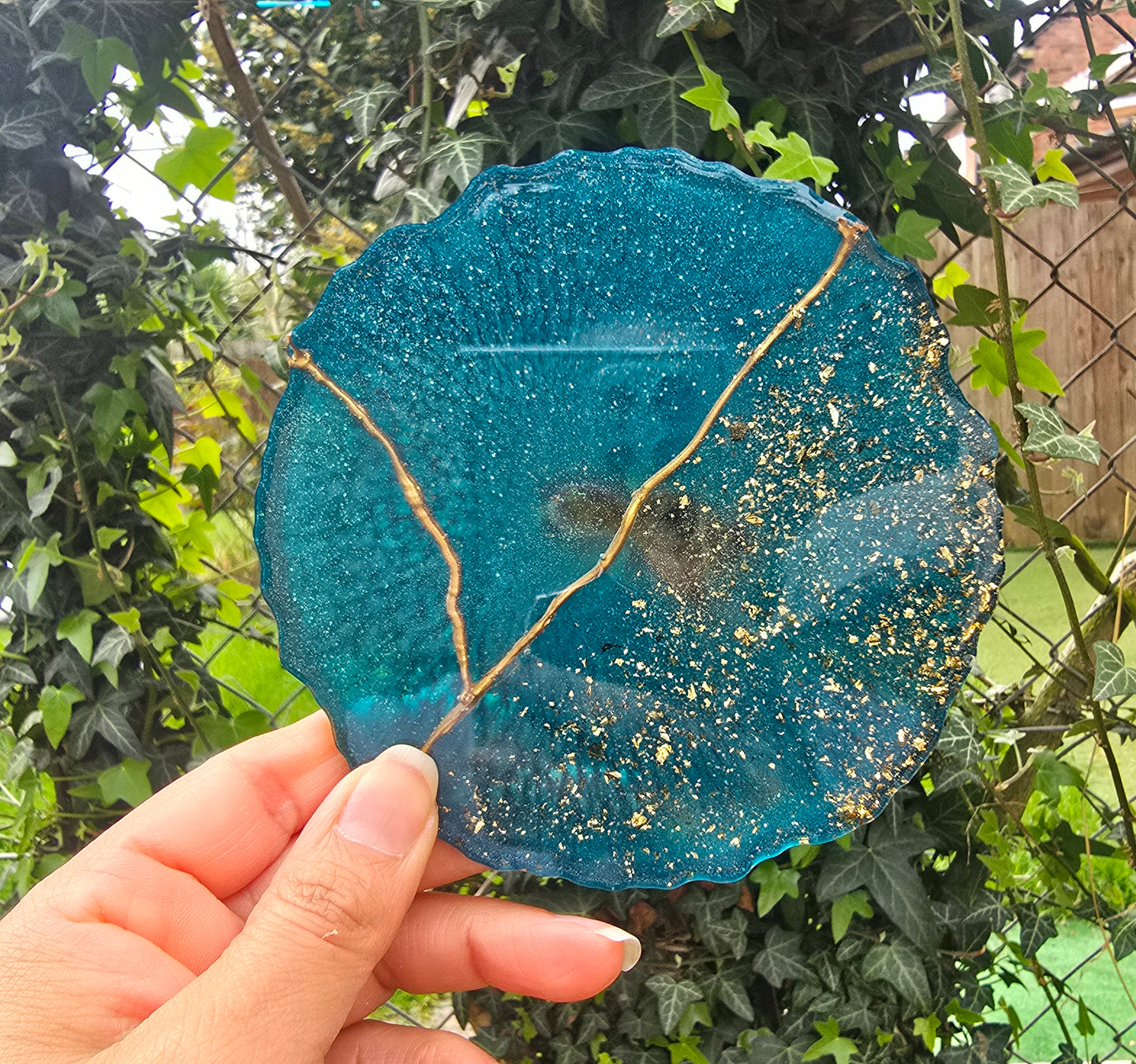 Handmade Resin Coaster – Emerald Green with Gold Touches (Single Piece)