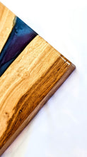 Load image into Gallery viewer, Epoxy Oak Serving Tray - Handcrafted, Blue-Purple Gradient with Bespoke Colour Options
